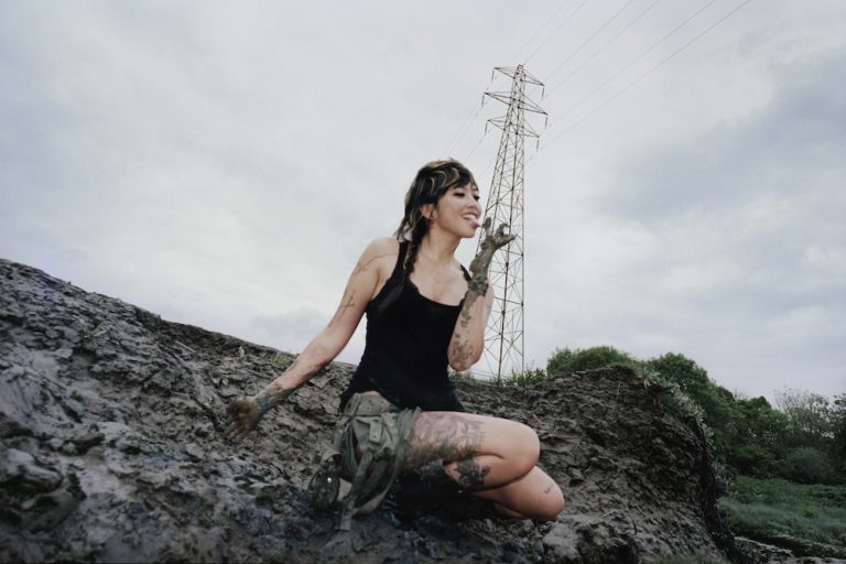 Beabadoobee brings Powerlines tour to an Orlando arena